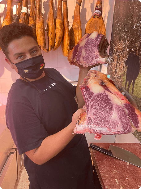 Sujetando un chuleton